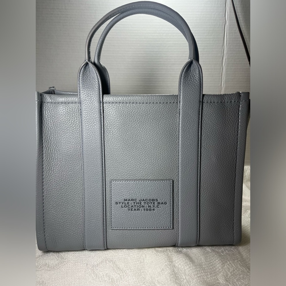The Marc Jacob’s Leather Medium Tote Bag in Wolf Grey - Picture 7 of 12